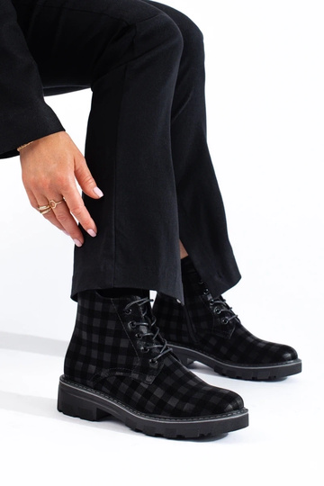 INomens boots checkered... 2