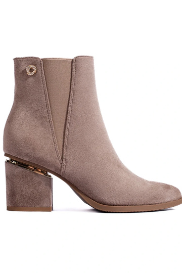 of suede Inomens boots...