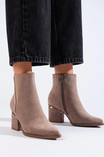 of suede Inomens boots... 2