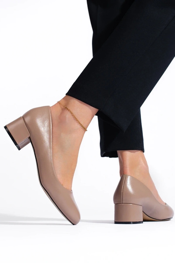 High-heeled shoes  dark 2