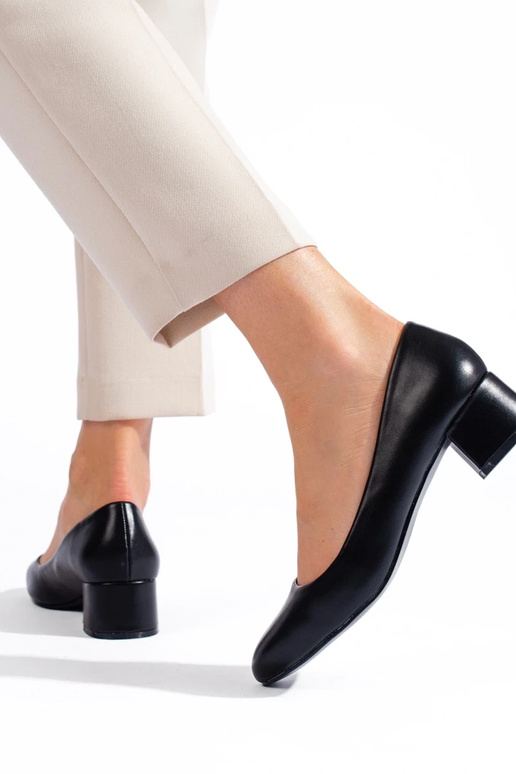 High-heeled shoes  black