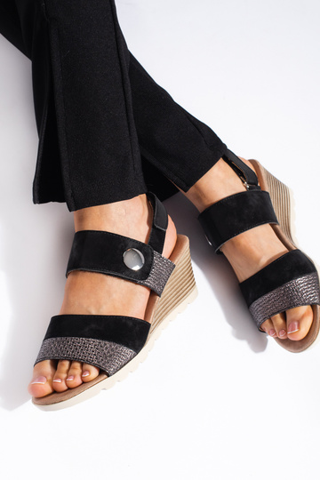 Comfortable women's sandals... 2