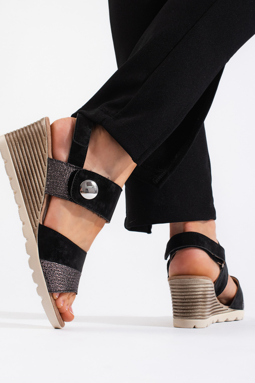 Comfortable women's sandals with a... Comfortable women's sandals with a...