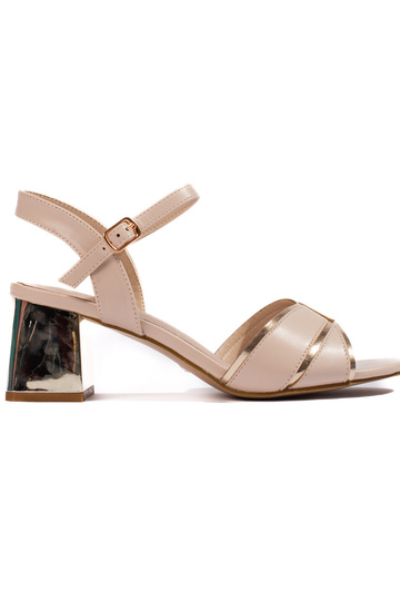 sandals  on the heel white-