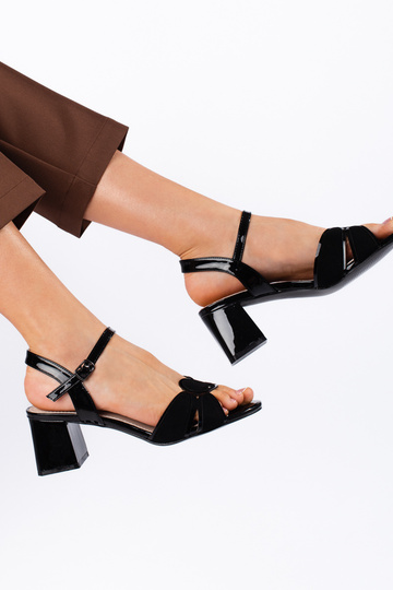 with lacquer effect sandals... 2