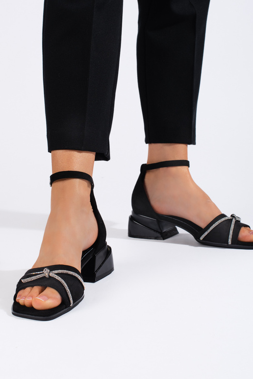 black of suede sandals na nikim obcasie black of suede sandals na nikim obcasie