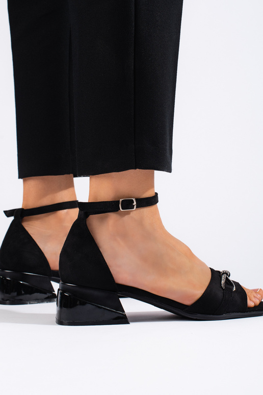 black of suede sandals na nikim obcasie black of suede sandals na nikim obcasie