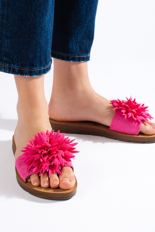 Women's fuchsia flip-flops with a flower Women's fuchsia flip-flops with a flower
