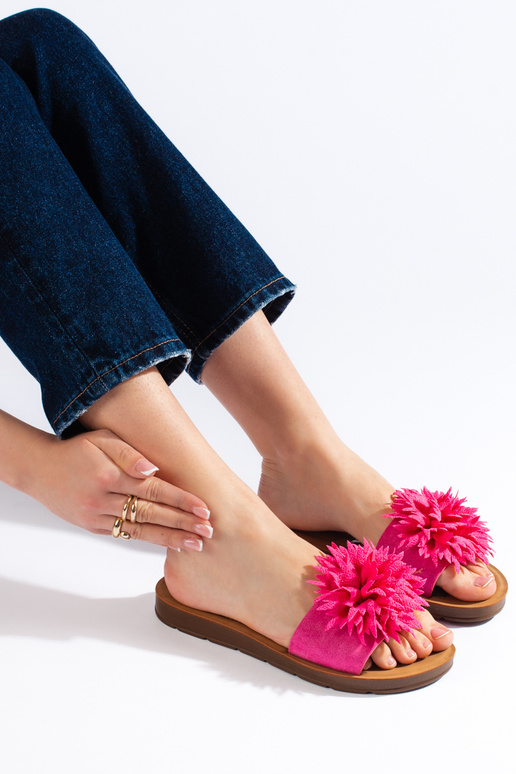 Women's fuchsia flip-flops with a flower Women's fuchsia flip-flops with a flower