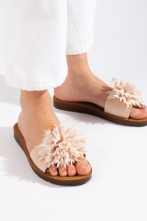 Beige women's flip-flops with a flower Beige women's flip-flops with a flower