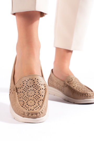 with elements of openwork... 2