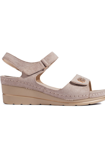 beige of suede sandals