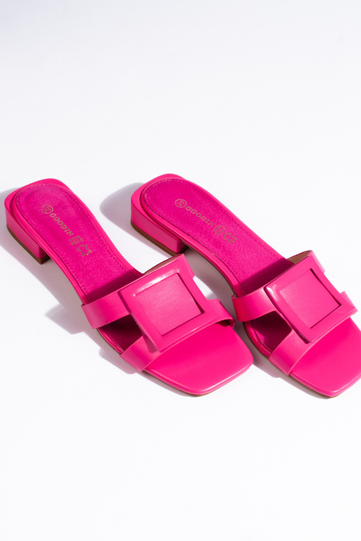 Klasyczne różowe eleganckie klapki...