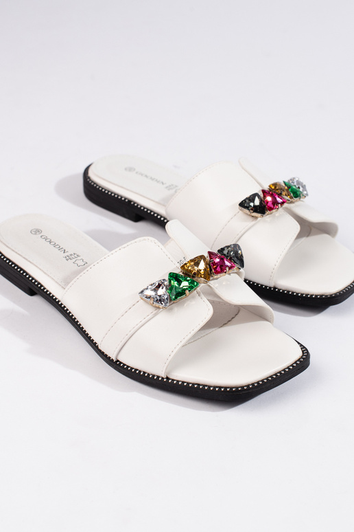 Białe klapki damskie z kamyczkami