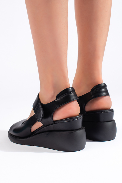 Comfortable black sandals on a wedge... Comfortable black sandals on a wedge...