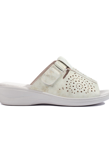 with elements of openwork...