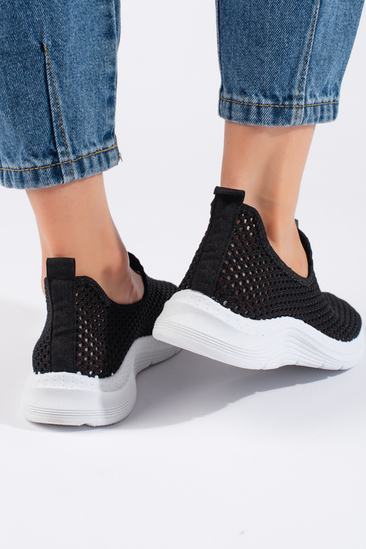 Ażurowe wsuwane czarne buty sportowe