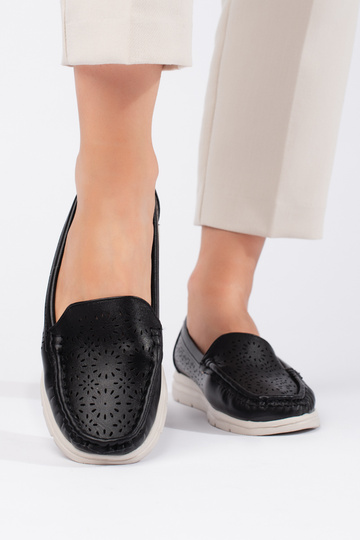 with elements of openwork... 2