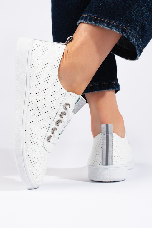 Ażurowe białe trampki damskie
