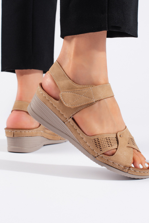 Comfortable women's sandals with a... Comfortable women's sandals with a...