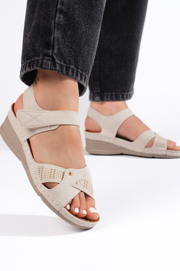 Comfortable women's sandals... 2