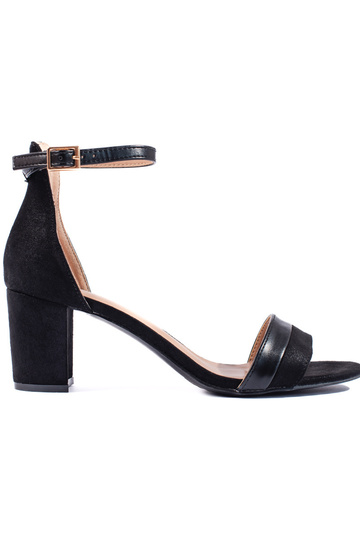 Elegant style black sandals...