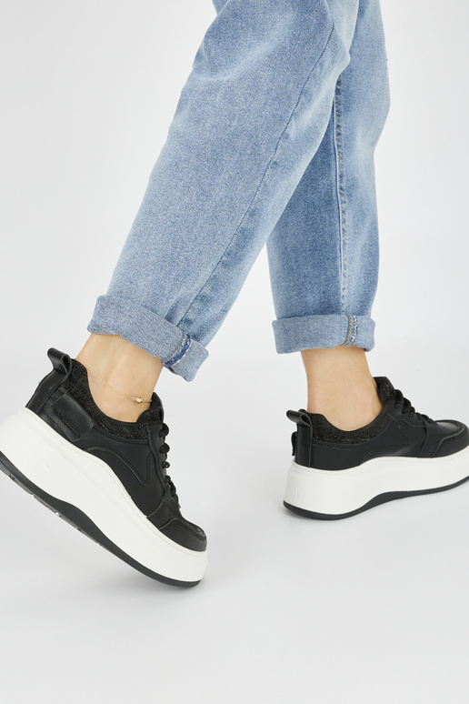 INomens black Sneakers on a thick sole INomens black Sneakers on a thick sole