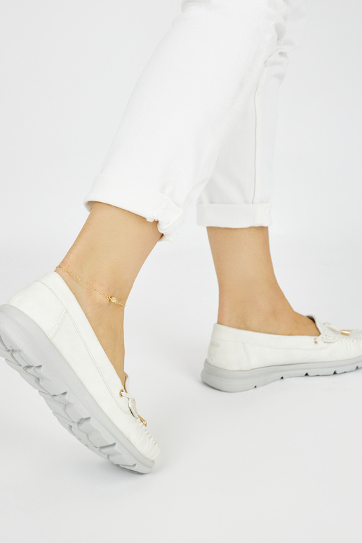 Białe wygodne mokasyny ze skóry...