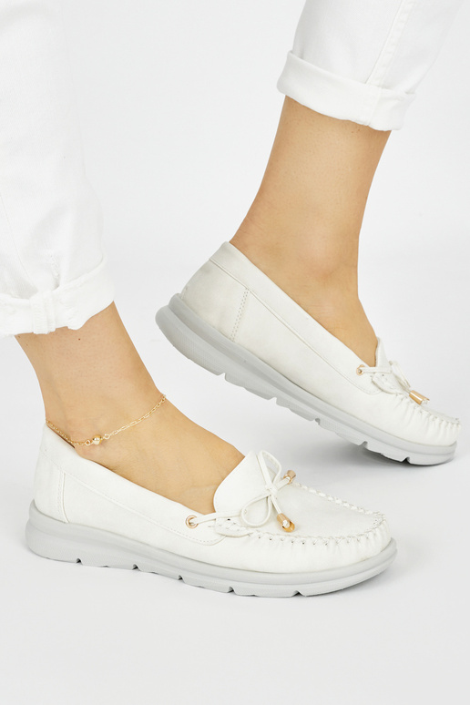 Białe wygodne mokasyny ze skóry...