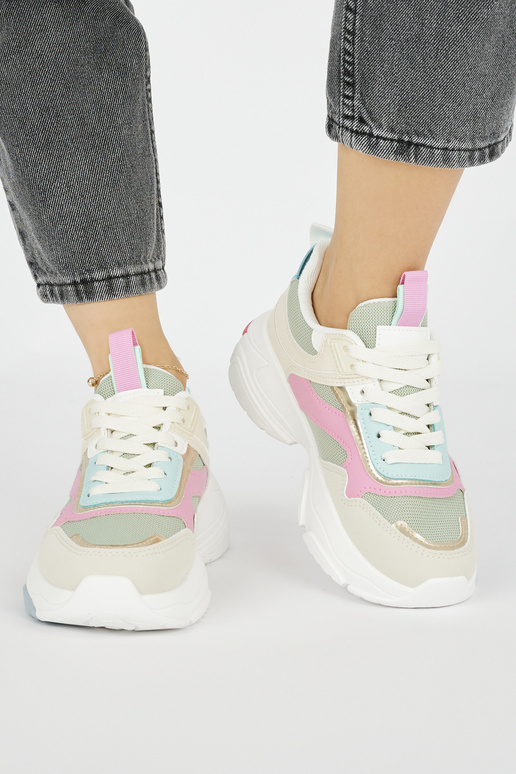 Sporty style shoese on a thick sole Sporty style shoese on a thick sole