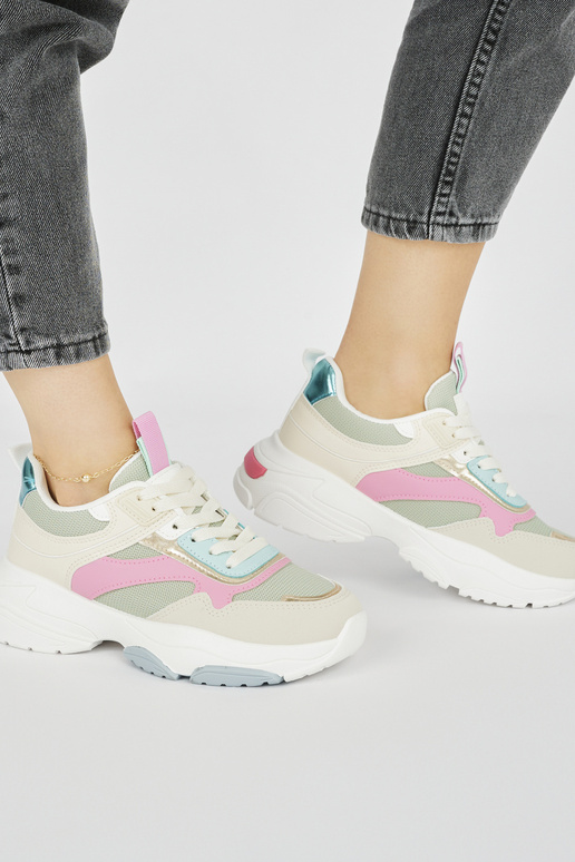 Sporty style shoese on a thick sole Sporty style shoese on a thick sole