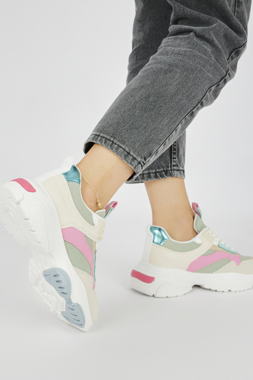 Sporty style shoese on a thick sole Sporty style shoese on a thick sole