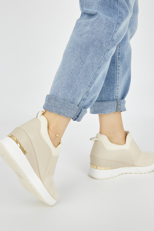 ivory Sneakers model shoes on a Inedge ivory Sneakers model shoes on a Inedge