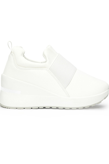 INhite color Sneakers model...