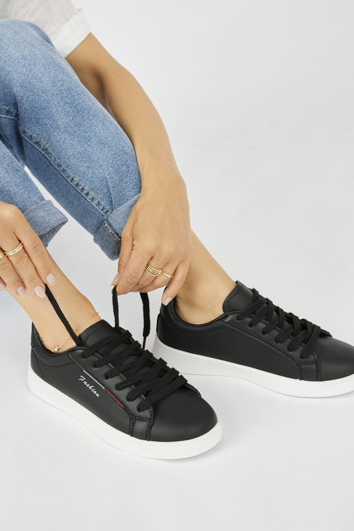 Czarne klasyczne buty sportowe