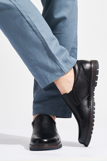 Męskie czarne buty wsuwane 2