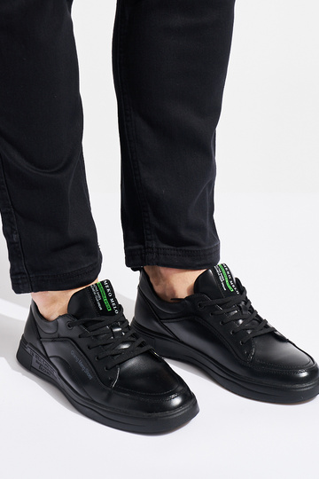 black mens sports shoes tied 2