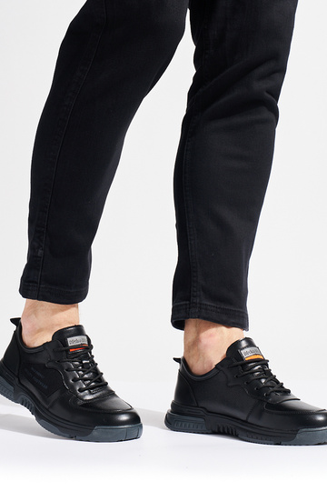 black sports shoes mens 2