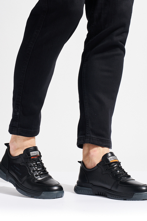 black sports shoes mens