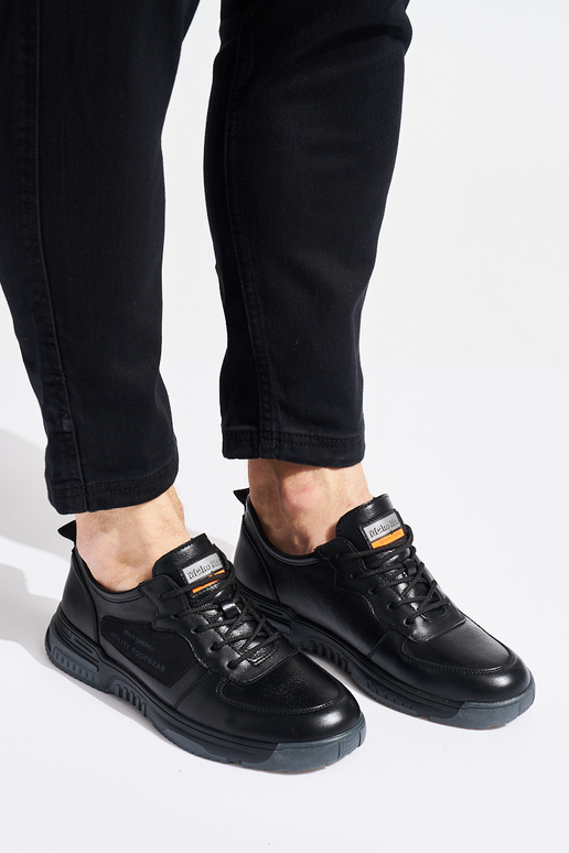 black sports shoes mens