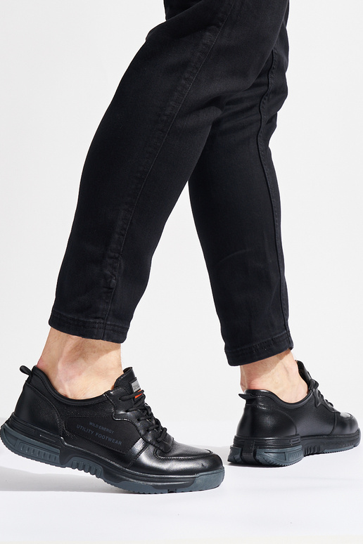 black sports shoes mens