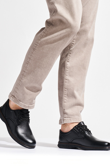 for men black shoes tied 2