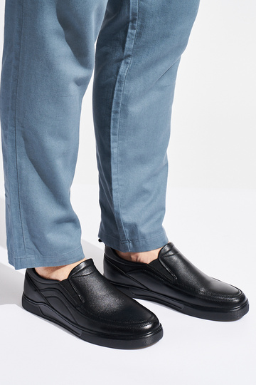 black INomens moccasins... 2