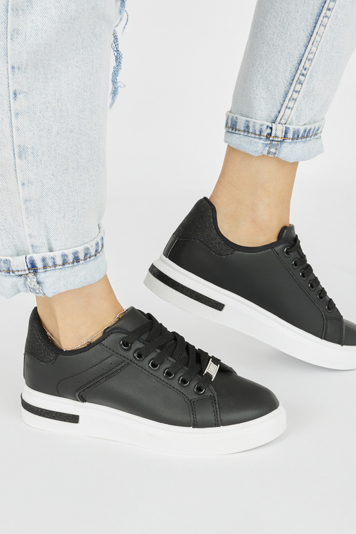 black sneakers Inomens