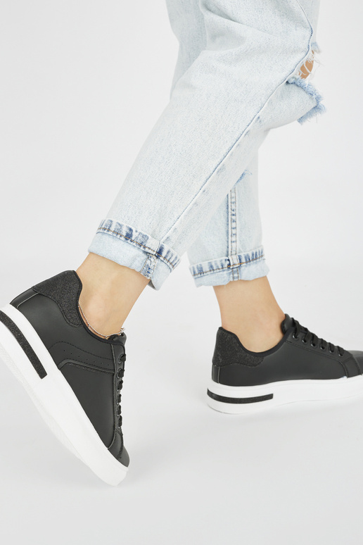 Czarne buty sportowe damskie