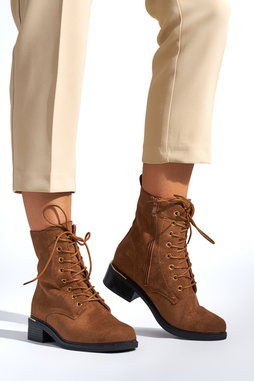 BroInn color Inomens boots laced on a... BroInn color Inomens boots laced on a...