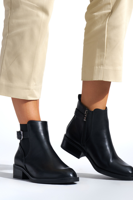 black classic flat Inomens boots