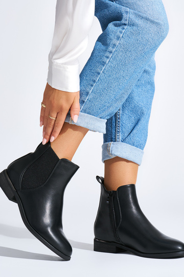 black classic Inomens boots 2