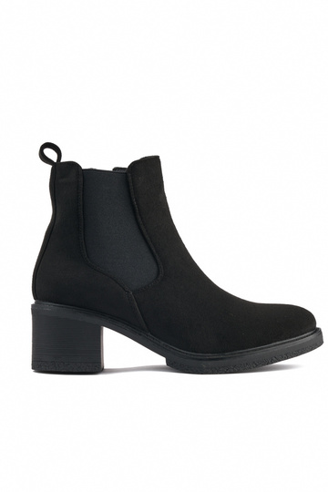 black classic Inomens boots...