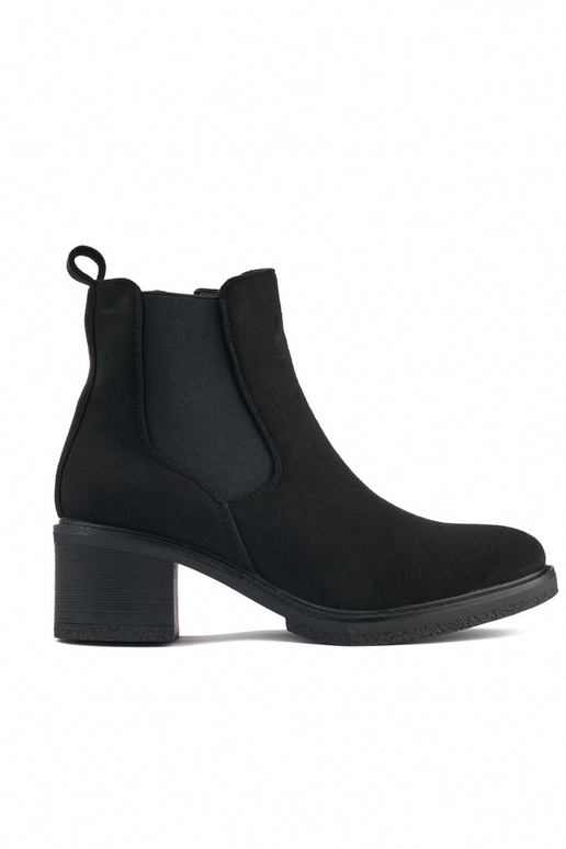 black classic Inomens boots on the heel black classic Inomens boots on the heel